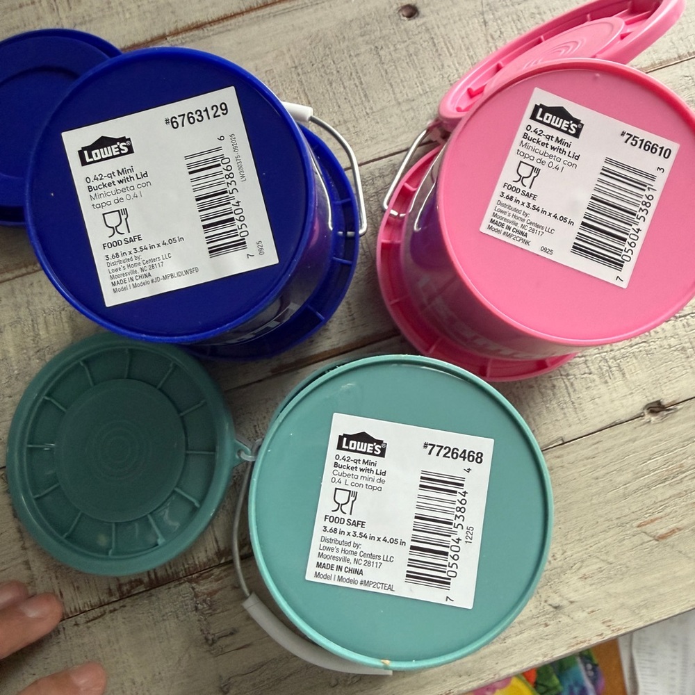 NWT - LIMITED EDITION LOWE’S .4 Quart Mini Bucket Trio Set with Lids and Eggs! - Picture 4 of 6